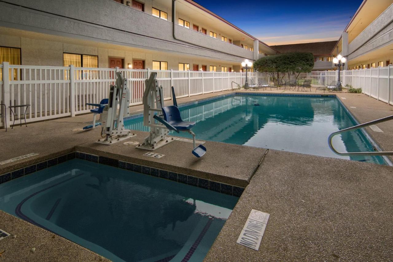 Irving Inn & Suites At Dfw Airport Exterior foto